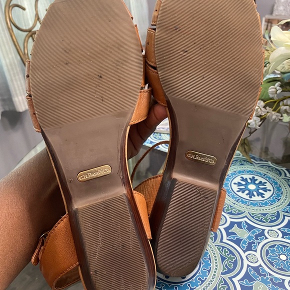 Shoes - Picture 3 of 4